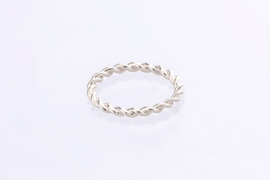 Twist ring white gold 