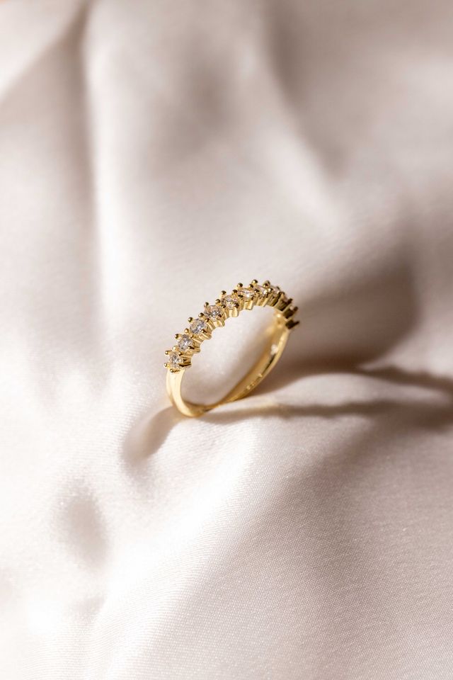 wedding ring half set diamonds in yellow gold 