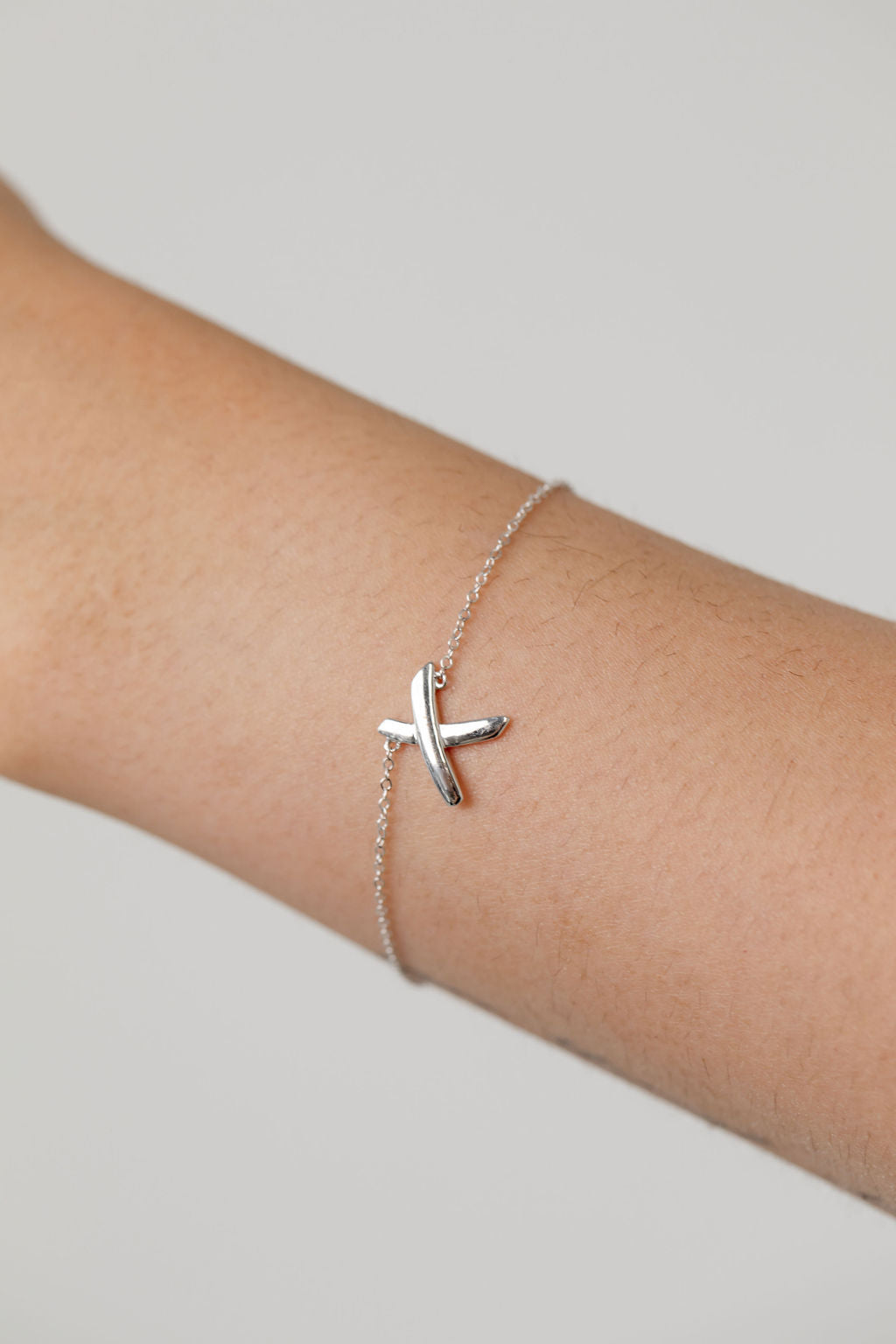 x bracelet 9ct white gold
