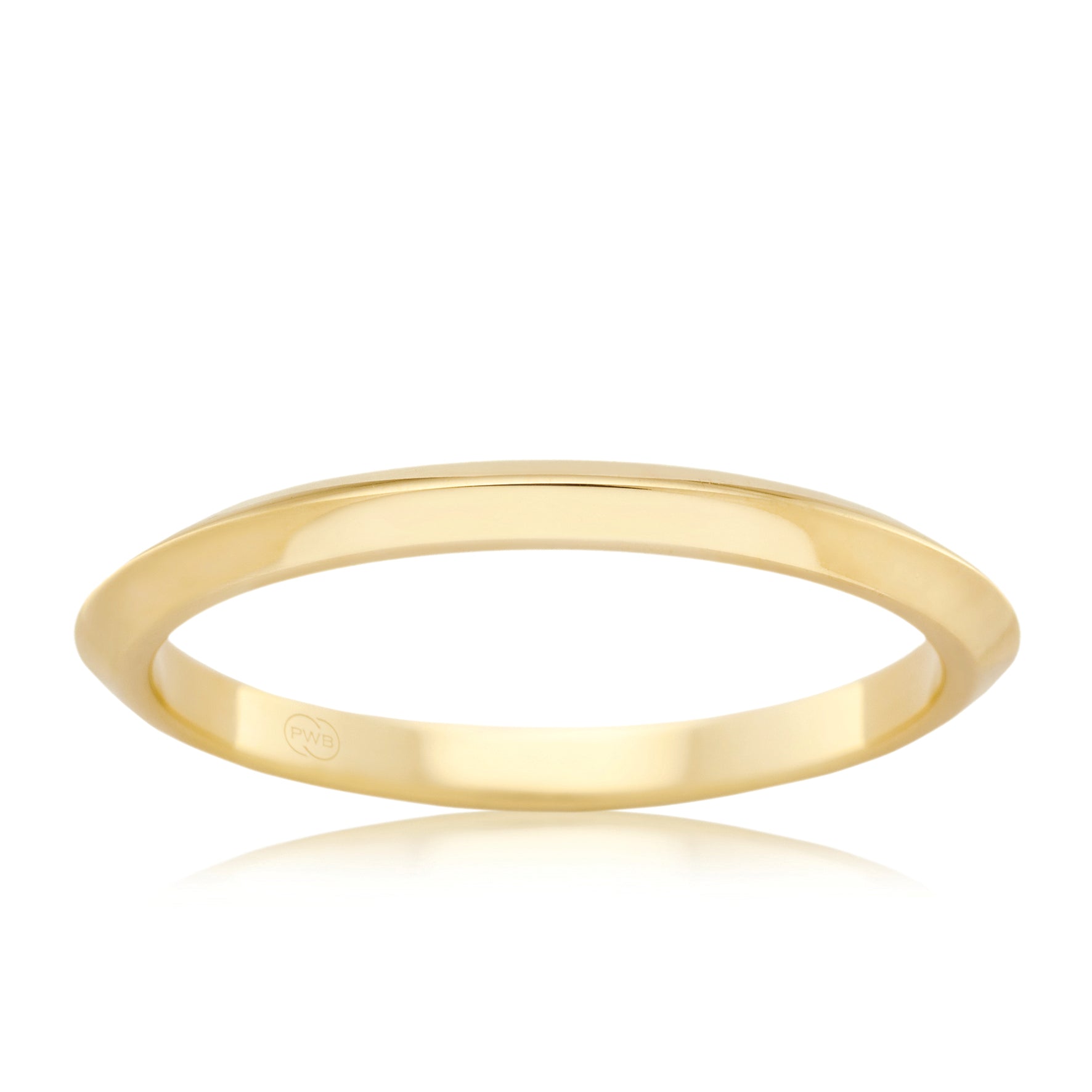 Knife edge wedding ring design in yellow gold 